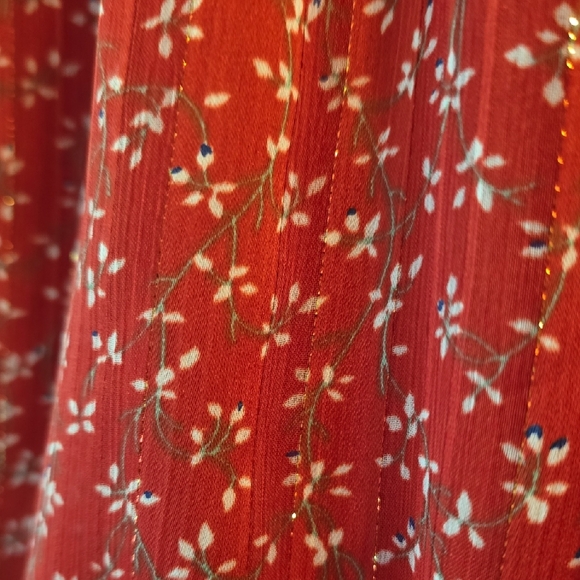 Lush Red Floral Blouse - Picture 3 of 6